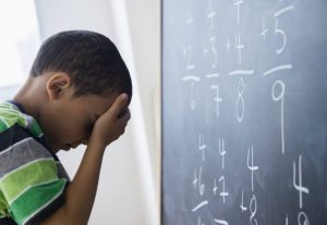 چرا کودکان مبتلا به دیسکلکولیا در حل مسائل ریاضی مشکل دارند؟