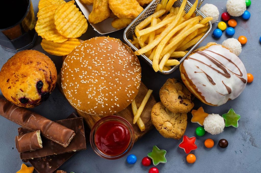 پژوهش جدید: غذاهای فرآوری‌شده چگونه باعث بیماری و مرگ می‌شوند؟!
